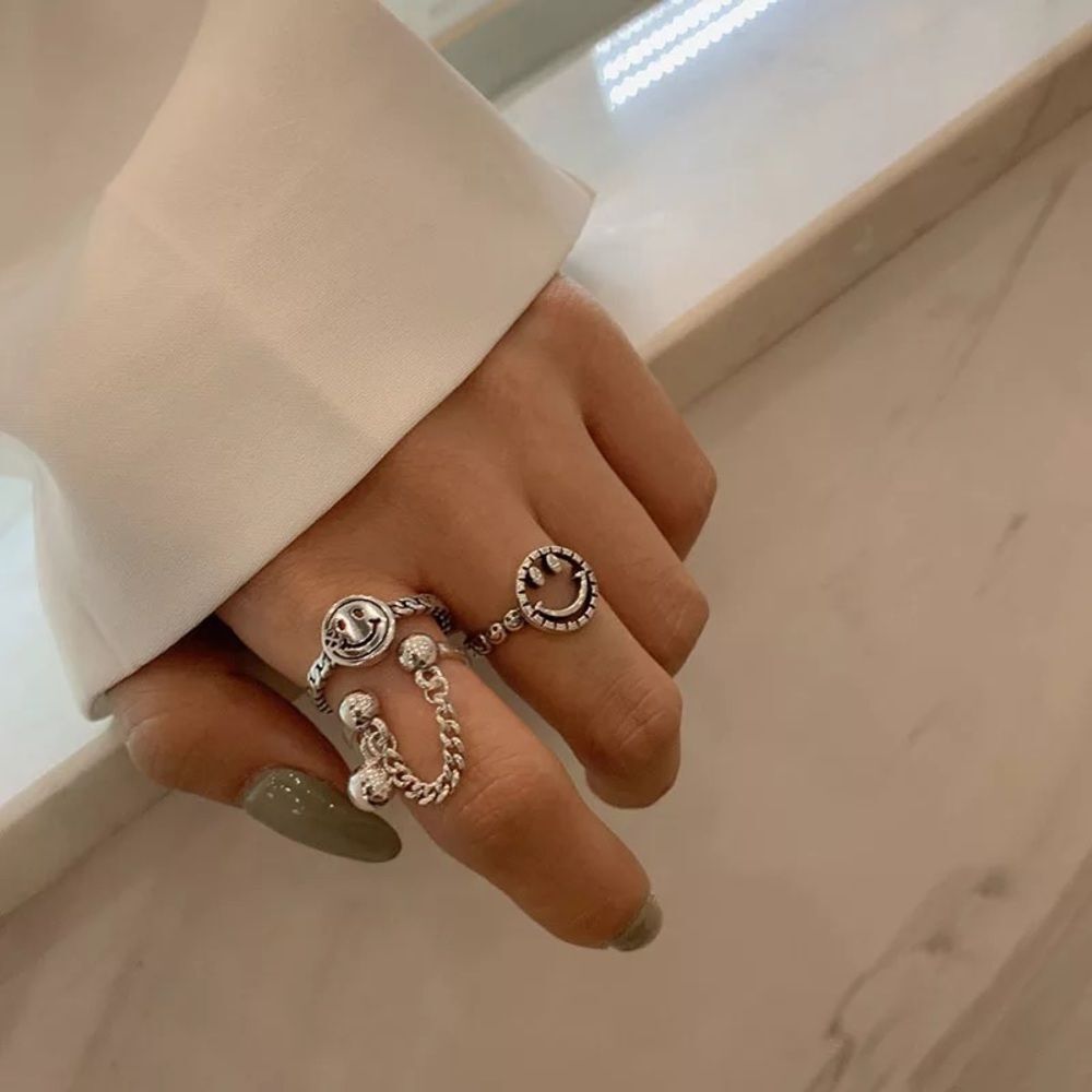 🙂 Smilie face ring with a chain ⛓